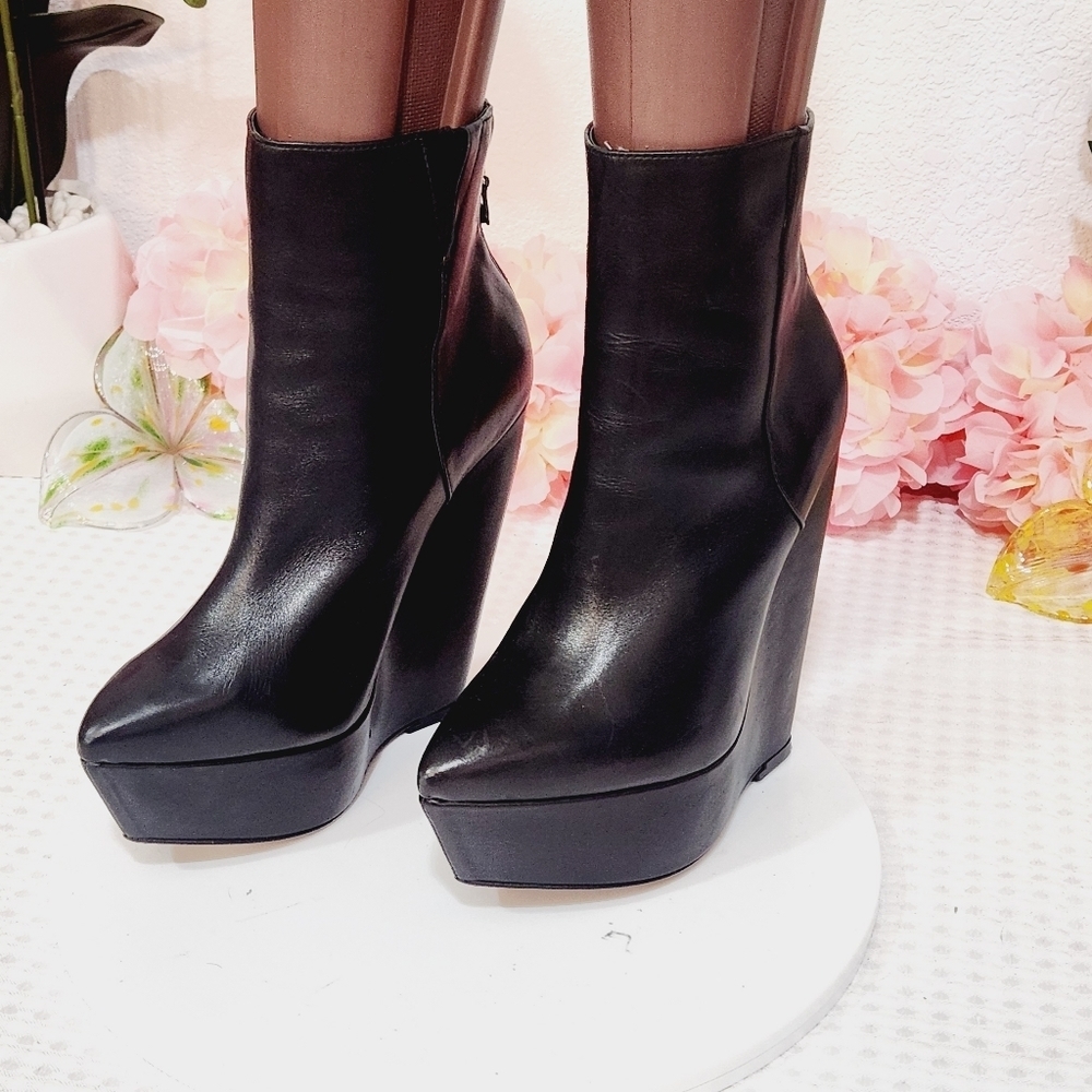 BCBG Max AZRIA Neroli Platform Leather Wedge Boots Size 6.5M